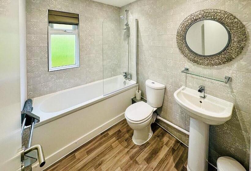 בית, 2 חדרי שינה, Pant Wilkin Lodges And Equestrian Centre