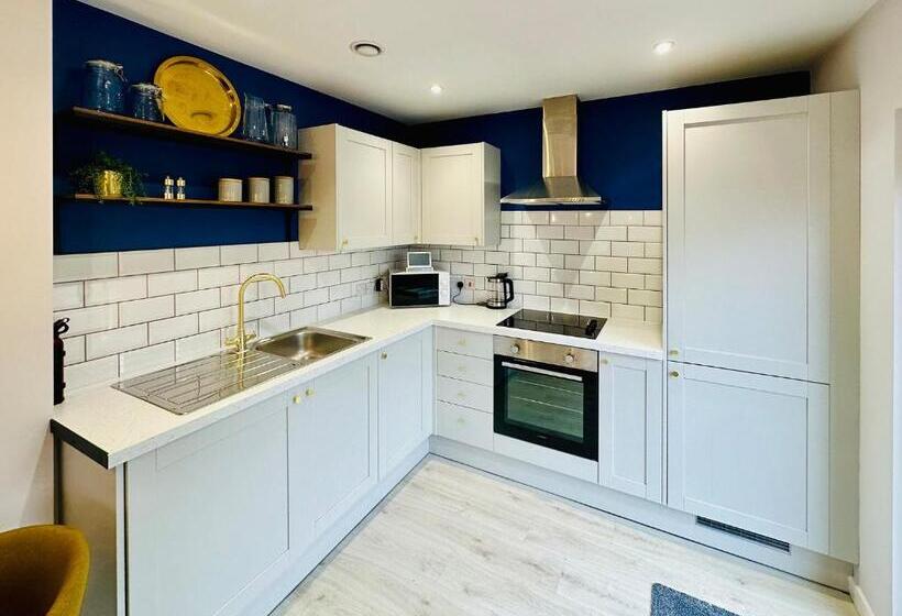 בית, 2 חדרי שינה, Pant Wilkin Lodges And Equestrian Centre