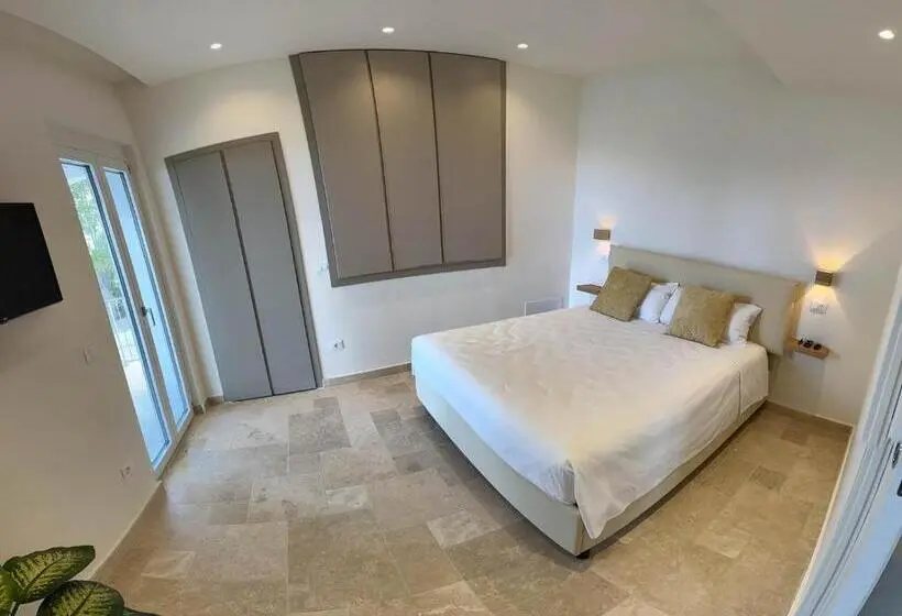 オーシャンビューデラックススイート, Villa Achiropita