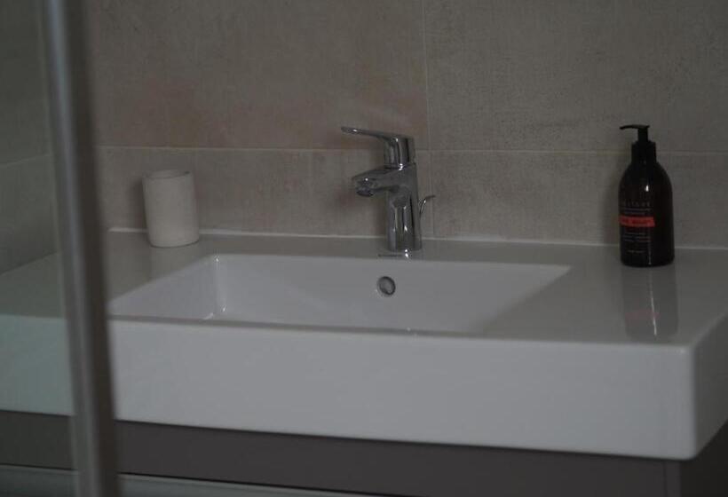 غرفة قياسية, The Mount