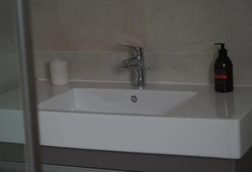 Standard Room, The Mount