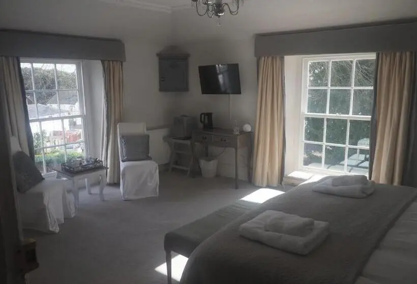 Standard Room King Size Bed, The Mount