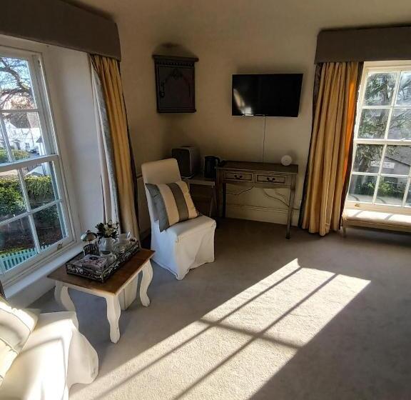 غرفة قياسية سرير كينج, The Mount