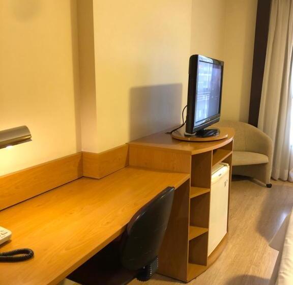 اتاق استاندارد با تخت بزرگ, Flat 609   Comfort Hotel Taguatinga