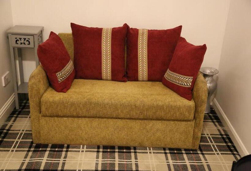 غرفة عائلية, 4 Sisters Inn