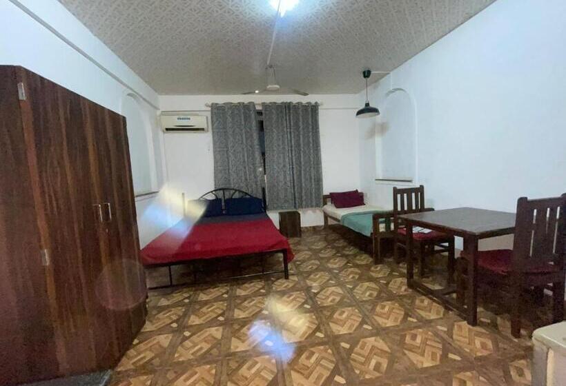 家庭工作室, Royal 4bhk Private Villa
