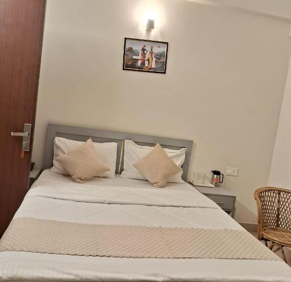 חדר משפחתי, Royal Taj