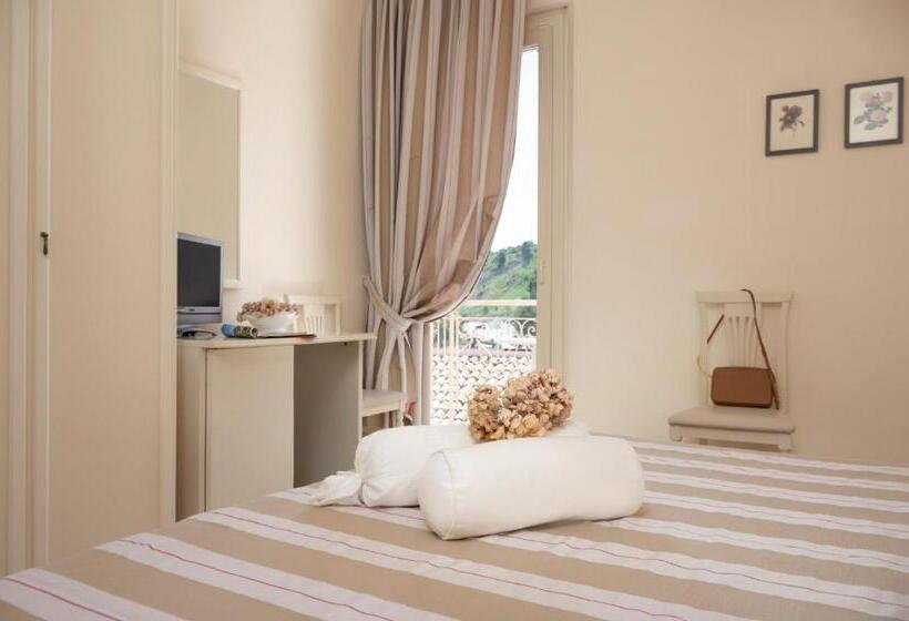 اتاق استاندارد با بالکن و چشم‌انداز دریا, Villa Sirena Numana