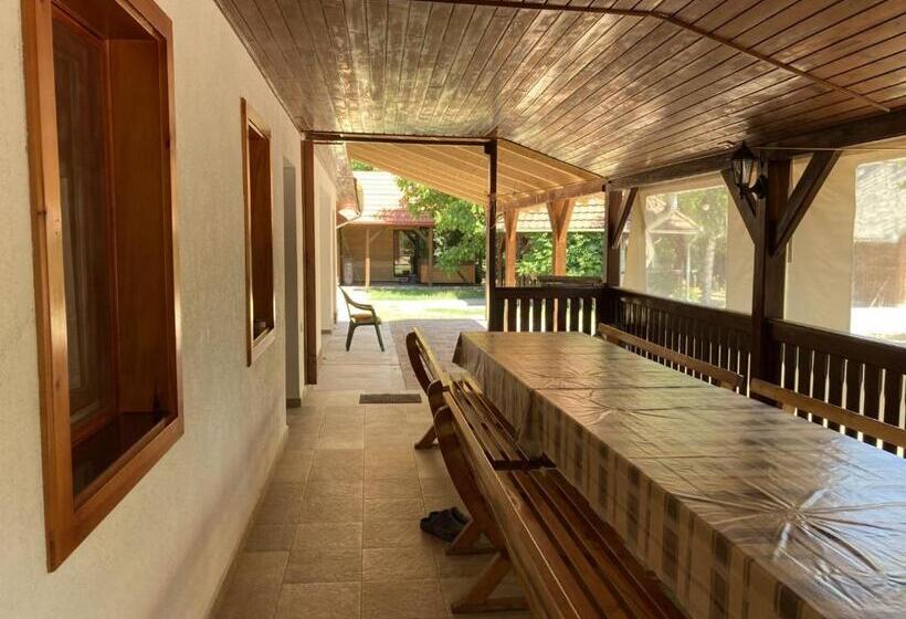 Дом 1 Спальня, Sziget Vendégház Kölcse