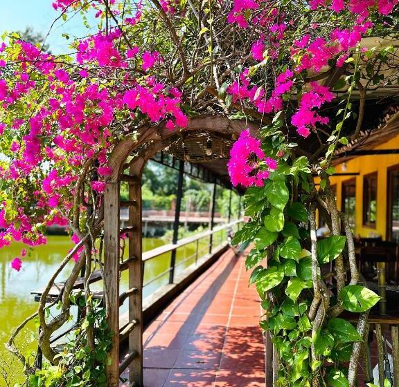 اتاق لوکس, Tina Lakeside Ao đôi Phước Hải