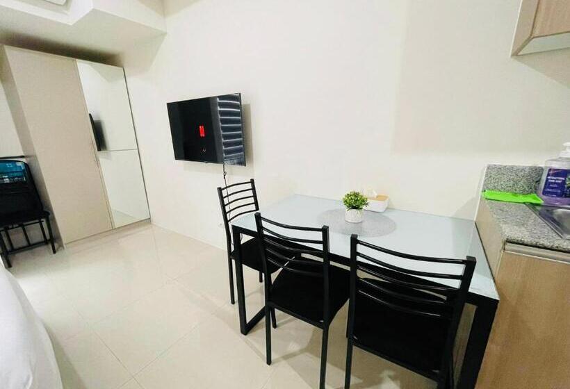 استودیو استاندارد با بالکن, Rgm Place