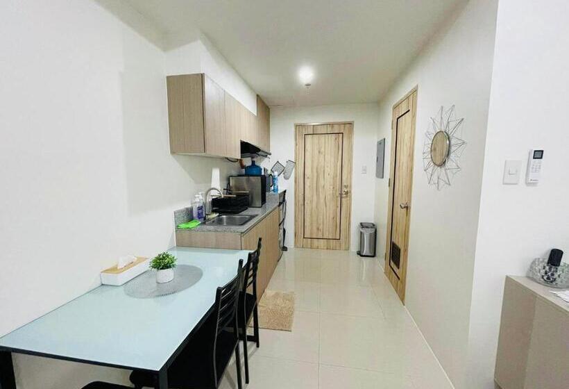 استودیو استاندارد با بالکن, Rgm Place