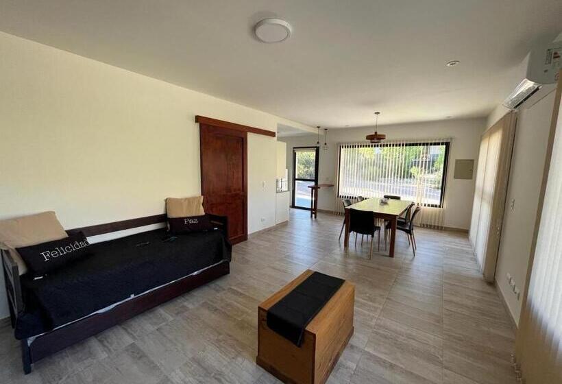 غرفة عائلية, Vivi Potrerillos