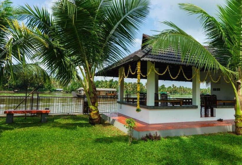 חדר דלוקס נוף לאגם, Backwater Brook