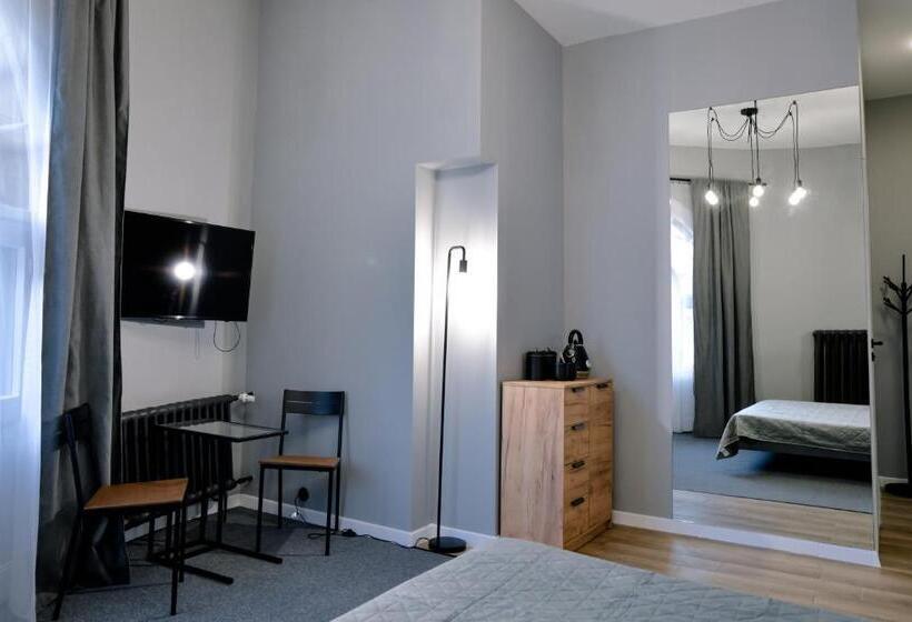 اتاق استاندارد با بالکن, Beslev