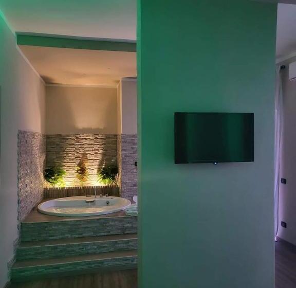 غرفة قياسية مزوَّدة بجاكوزي, New Colibrì