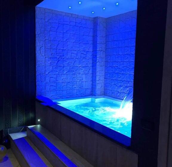 جناح جونيور مزوَّد بحمام سباحة, New Colibrì