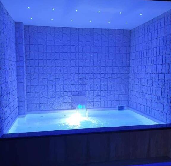 סוויטת ג'וניור עם בריכה, New Colibrì