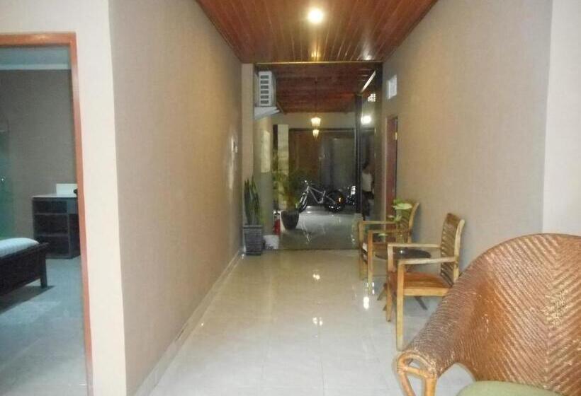 חדר סטנדרט לשלושה, Suci Amerta Guest House