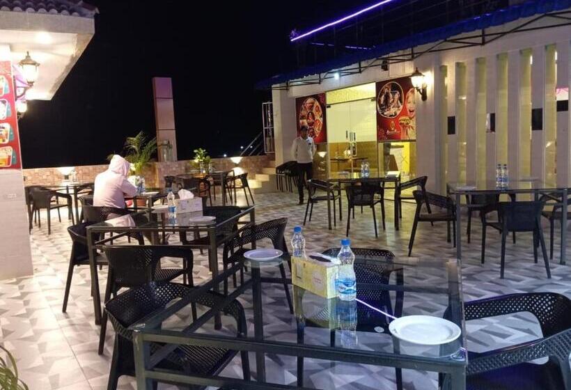 اتاق استاندارد یک نفره, Adarsha Palace