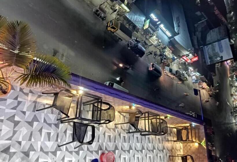 اتاق استاندارد چهار تخته, Adarsha Palace