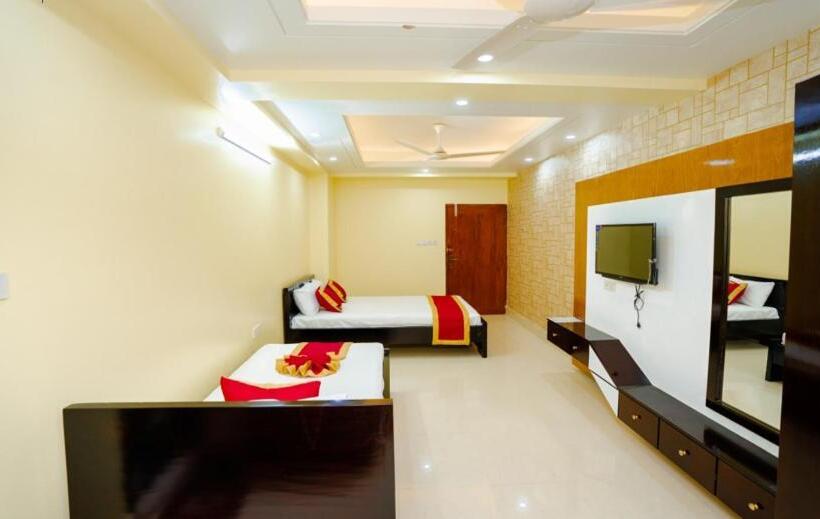 اتاق استاندارد چهار تخته, Adarsha Palace