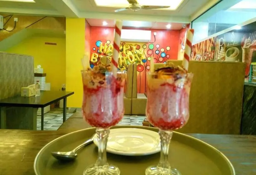 اتاق سوپریور چهار تخته, Adarsha Palace