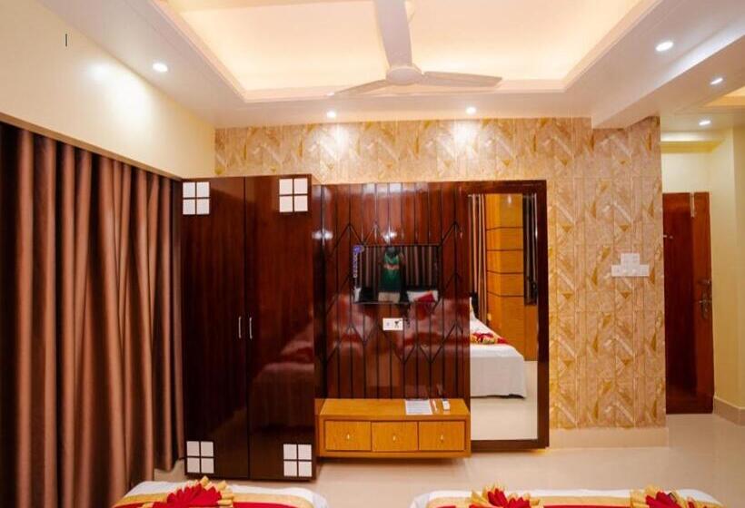 اتاق سوپریور چهار تخته, Adarsha Palace