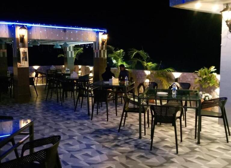 اتاق استاندارد یک نفره, Adarsha Palace