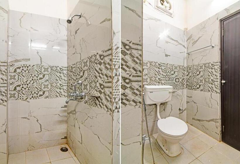 חדר קלאסי לשלושה, Midland Yard