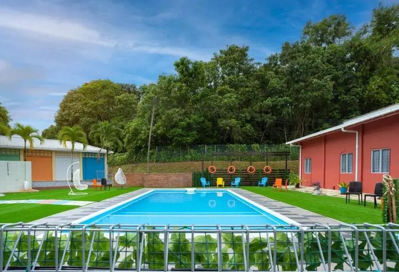 キングサイズベッドのスタンダードルーム, Putra Sentosa Retreat Camp, Sematan
