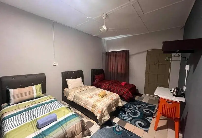 スタンダードトリプルルーム, Putra Sentosa Retreat Camp, Sematan