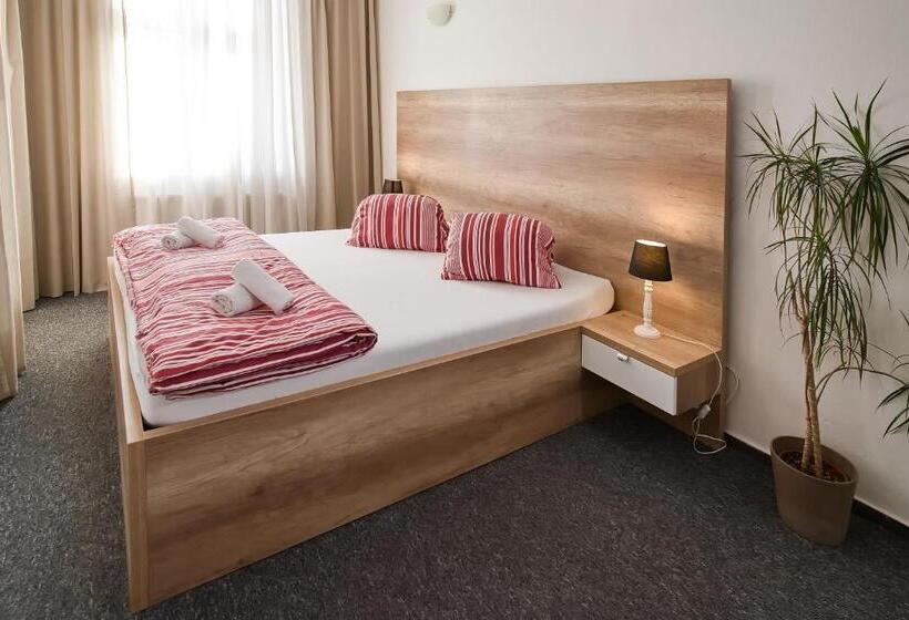 스탠다드 룸 공동 욕실, Stodolní Apartment