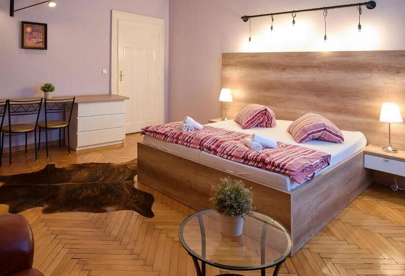 스탠다드 4인용 룸 공용 욕실, Stodolní Apartment