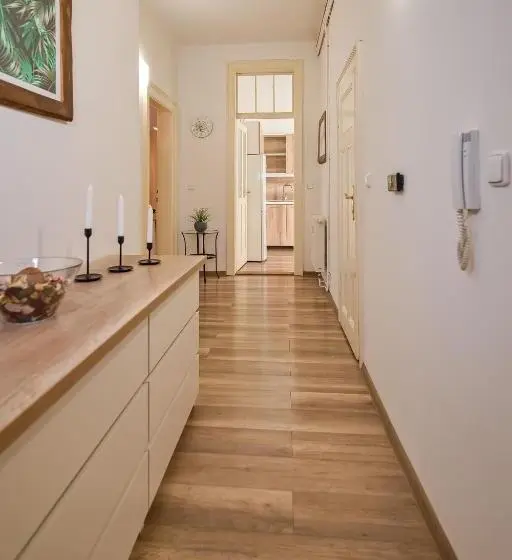 スタンダード4人部屋, Stodolní Apartment