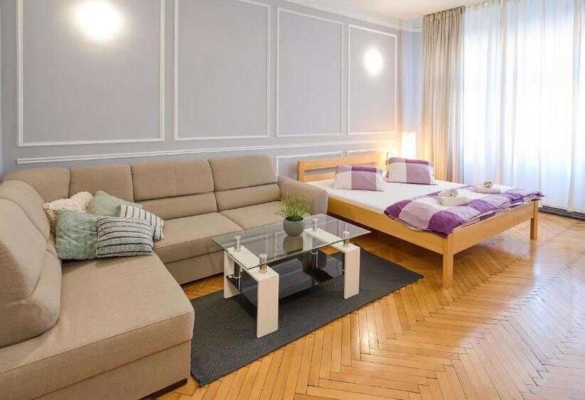 4인용 스탠다드 룸, Stodolní Apartment