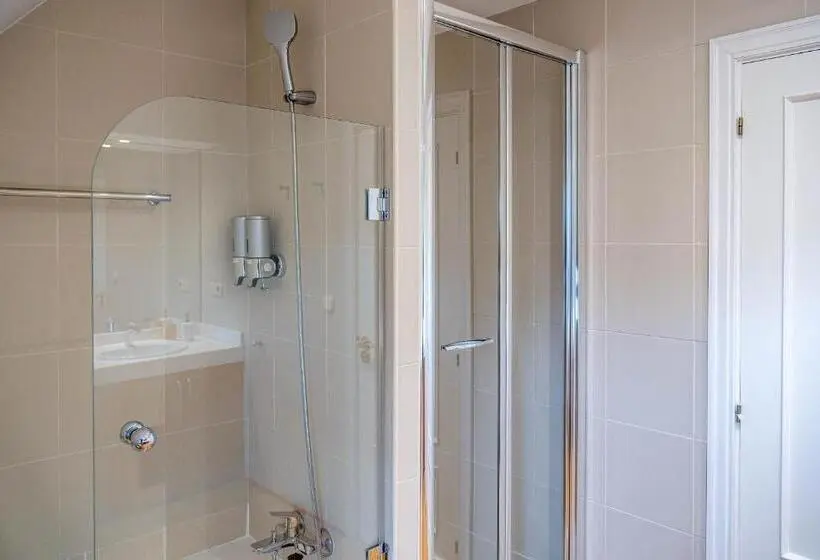 Deluxe Kolmen Hengen Huone Merinäkymä, Bista Eder Hotel & Lodge