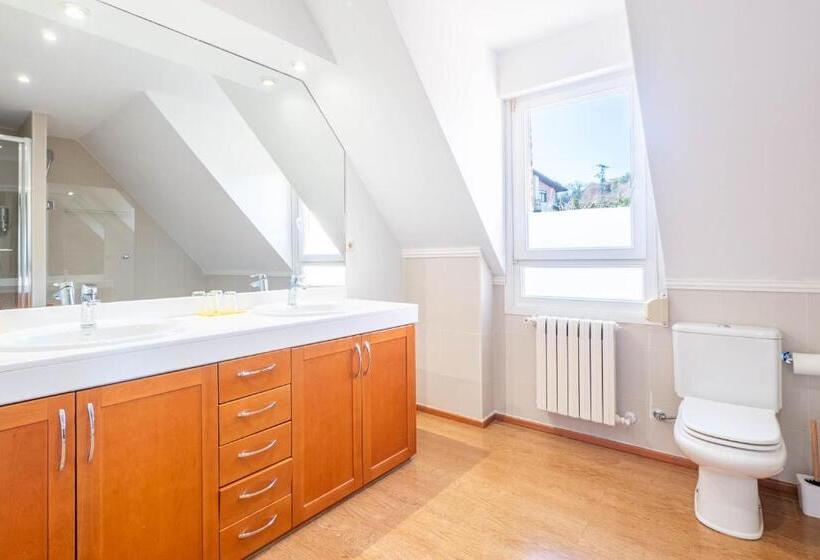 חדר דלוקס לשלושה עם נו לים, Bista Eder Hotel & Lodge