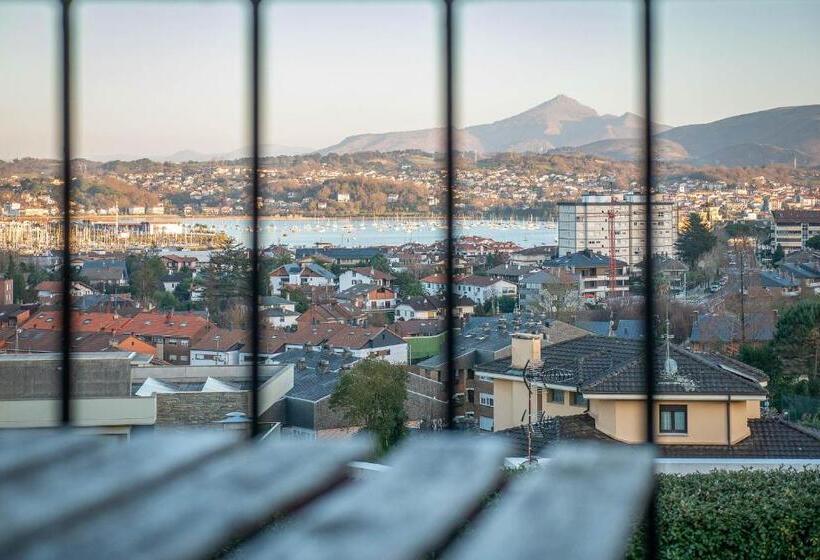 オーシャンビューのデラックストリプルルーム, Bista Eder Hotel & Lodge