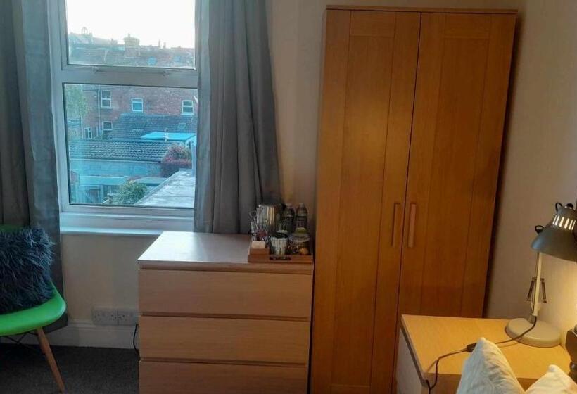 חדר משפחתי, Driftwood B&b Weymouth