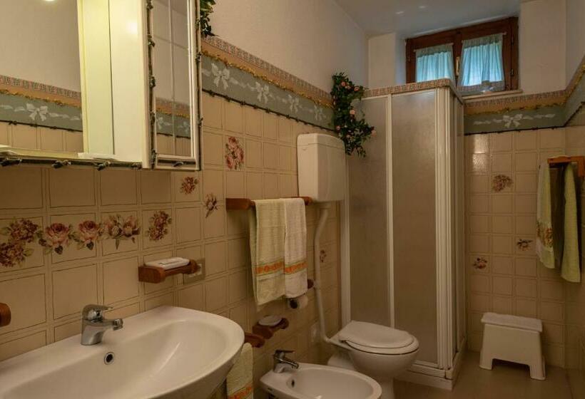 غرفة قياسية, Ai Due Pini B&b