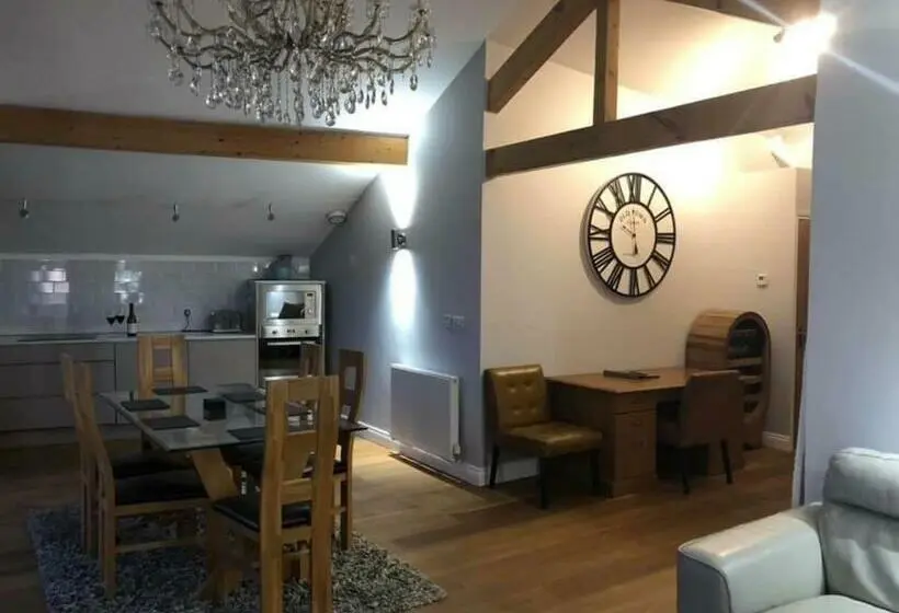 1 Bedroom Penthouse Apartment, Billycan