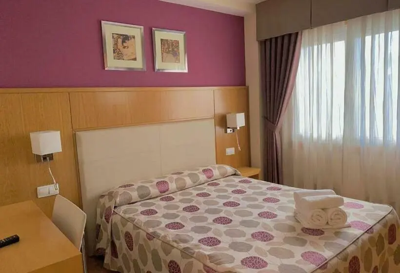 Standard Yhden Hengen Huone, Condes De Lemos España