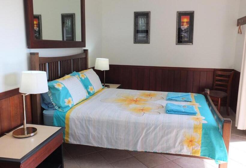 Premium room with river view, Daintree Riverview Lodges