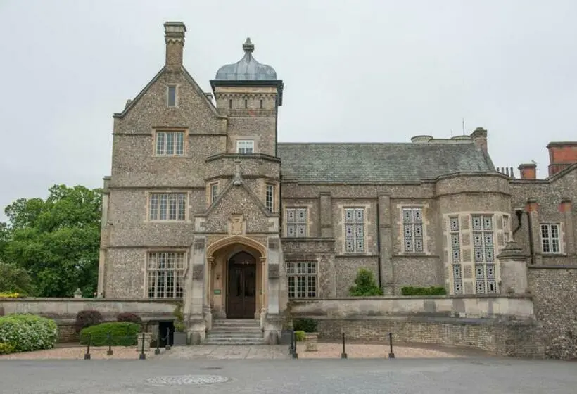 Perhehuone, De Vere Horsley Estate