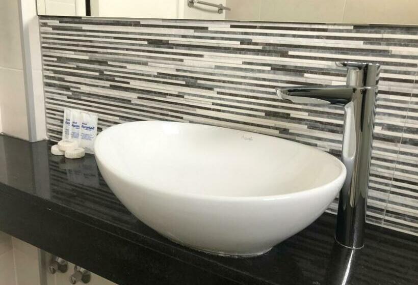 Superior Oda, Escorial