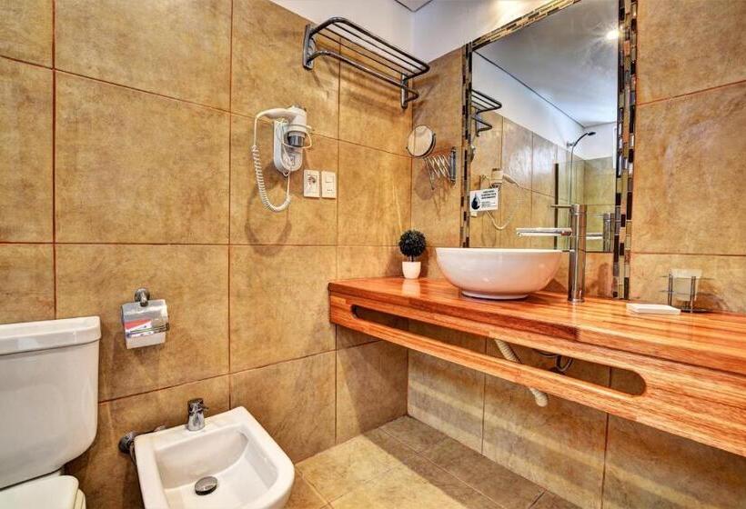 غرفة قياسية ثلاثية, Hostería Miramar