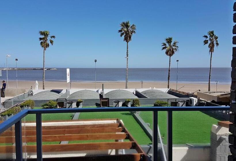 غرفة سوبيريور ثلاثية مطلّة علي البحر, Hostería Miramar