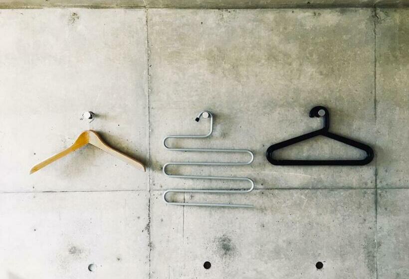 חדר סטנדרטי לארבעה עם חדר אמבטיה משותף, Kangaroo