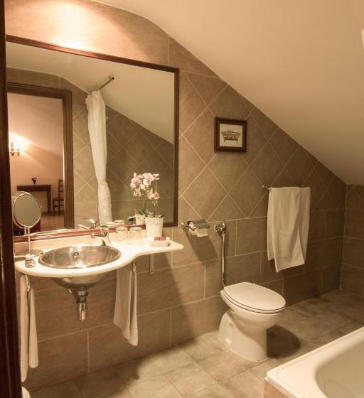 اتاق ساده سه نفره, Mayno